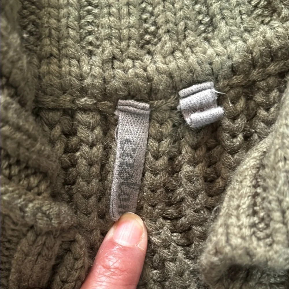Chunky Knit Olive Green Cardigan Size Medium - Picture 2 of 5